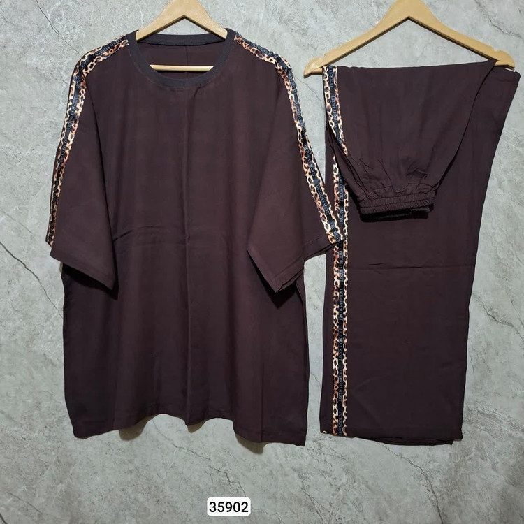 ست اسپرت نوار دوزی 😍 ✅جنس پارچه نخی برماندو اصل ✅بدون ابرفت ❌ ✅بسیار نرمو لطیف