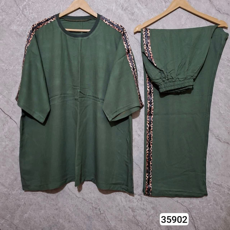 ست اسپرت نوار دوزی 😍 ✅جنس پارچه نخی برماندو اصل ✅بدون ابرفت ❌ ✅بسیار نرمو لطیف