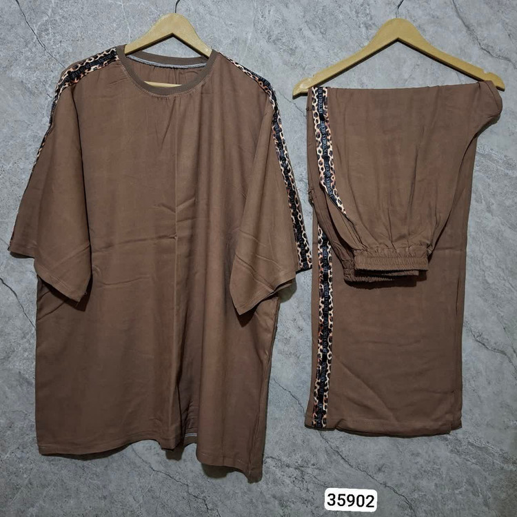 ست اسپرت نوار دوزی 😍 ✅جنس پارچه نخی برماندو اصل ✅بدون ابرفت ❌ ✅بسیار نرمو لطیف